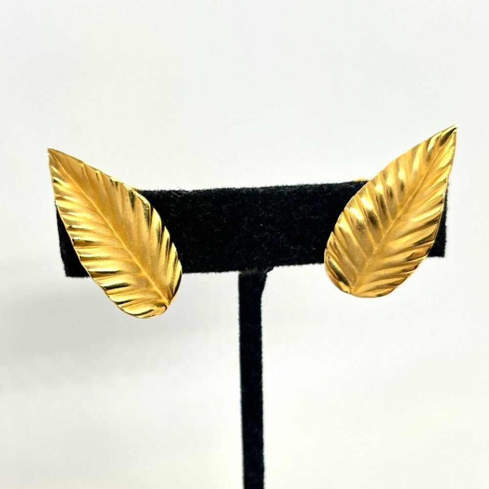 VINTAGE NAPIER Earrings Gold Tone Leaf Textured Clip On Deadstock